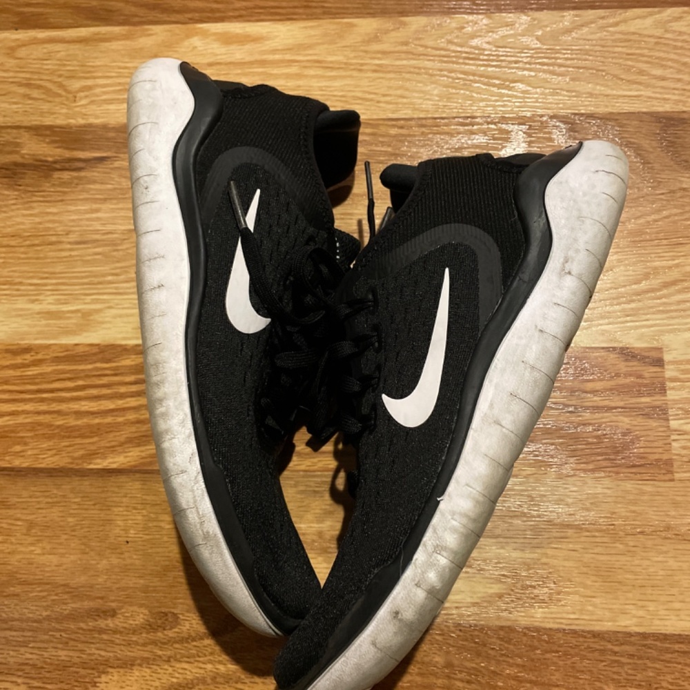 Women 7.5 Nike Running Shoes- Great gently worn condition - Picture 2 of 5